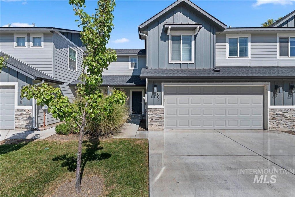 Photo of 862 W Woodpine St, Meridian, ID 83646 (MLS # 99001534)
