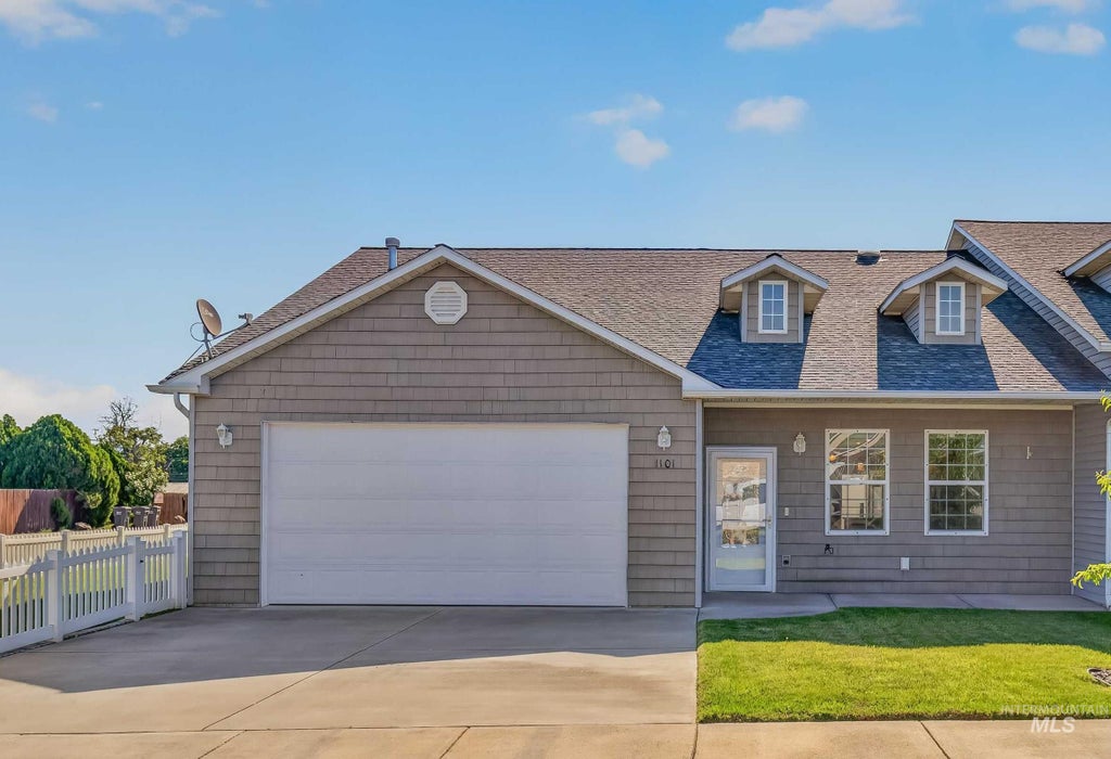 Photo of 1101 Liberty Circle, Clarkston, WA 99403 (MLS # 99005223)