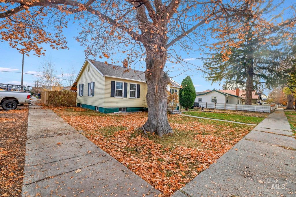 Photo of 306 California Street, Gooding, ID 83330 (MLS # 98967555)