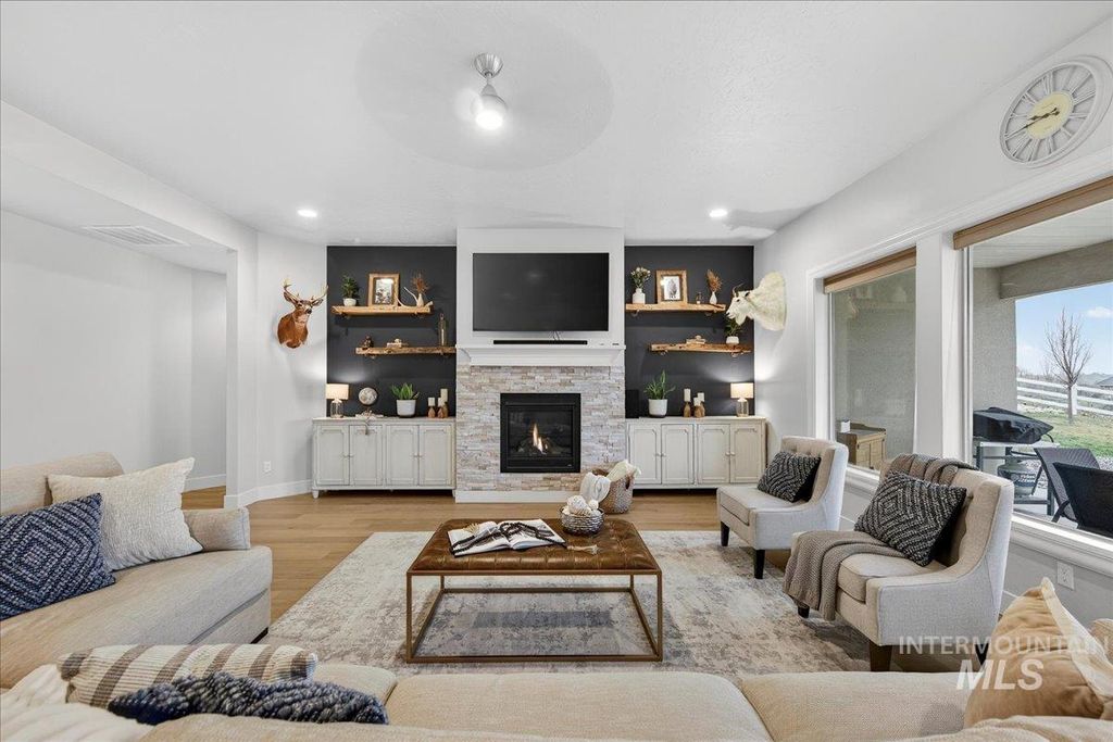 Photo of 24813 Valley Run Place, Star, ID 83669 (MLS # 98972379)