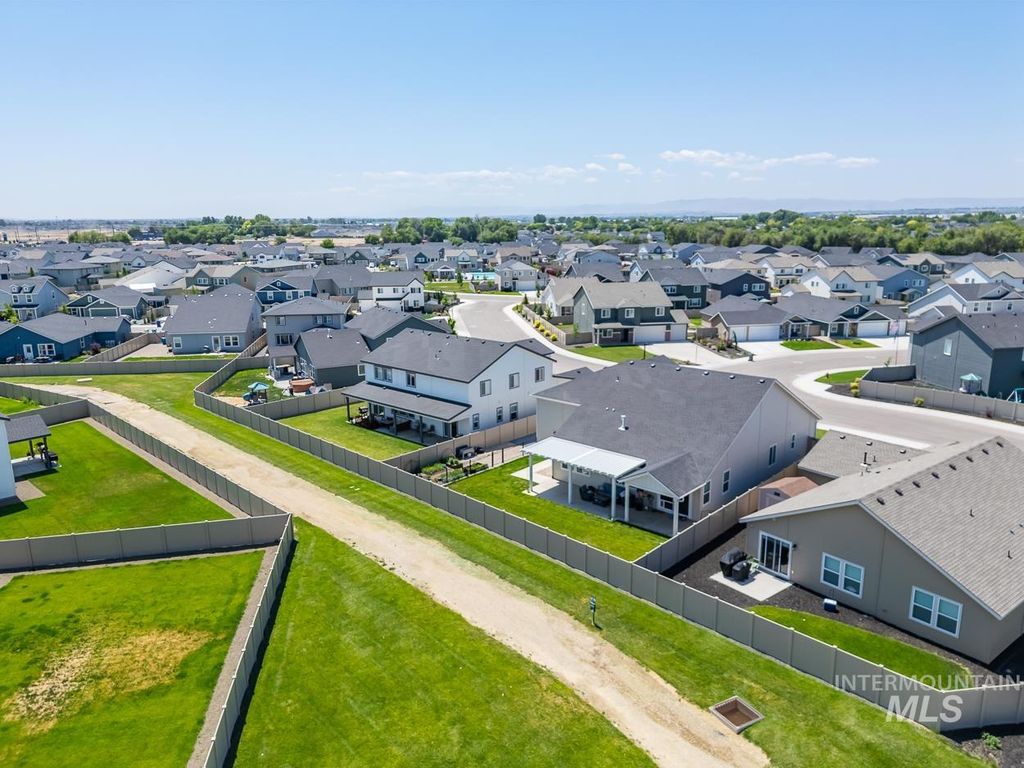 Photo of 20430 Pitkin Way, Caldwell, ID 83605 (MLS # 98981268)