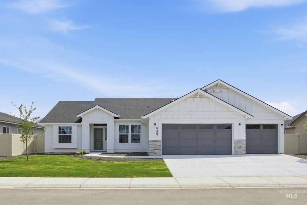 Photo of 4596 S Fort George Ave, Nampa, ID 83686 (MLS # 99002130)