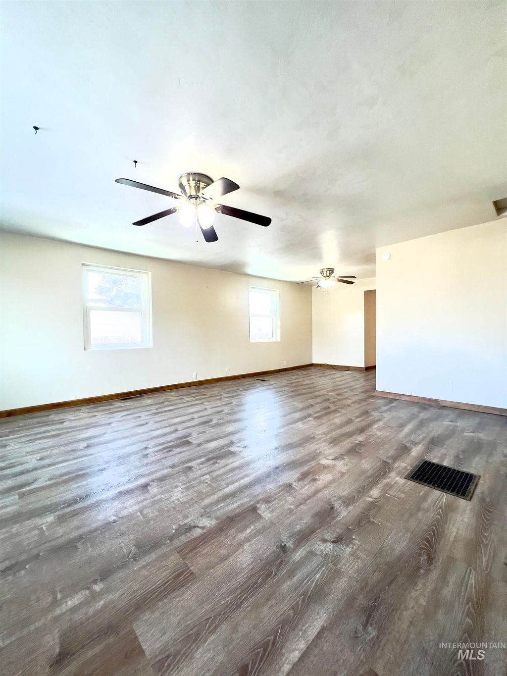 Photo of 427 W 6th Ave, Jerome, ID 83338 (MLS # 98971445)