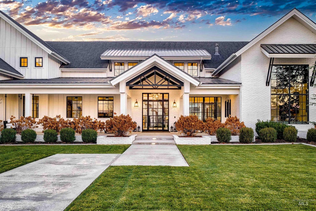 Photo of 727 S Brentbrook Lane, Eagle, ID 83616 (MLS # 98991326)