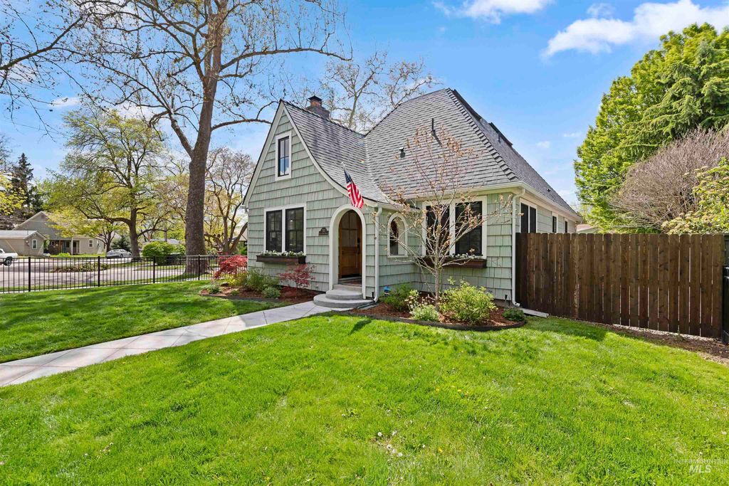 Photo of 701 N 19th St, Boise, ID 83702 (MLS # 98984445)