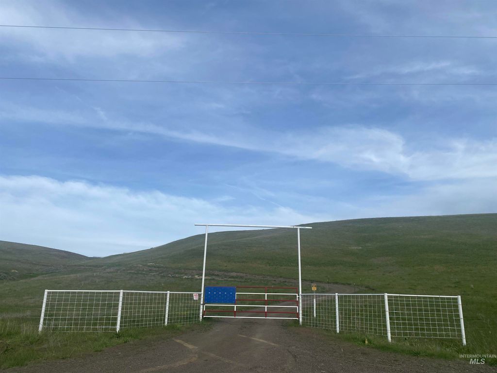 Photo of 2856 Farm To Market Road, Midvale, ID 83645 (MLS # 98979347)