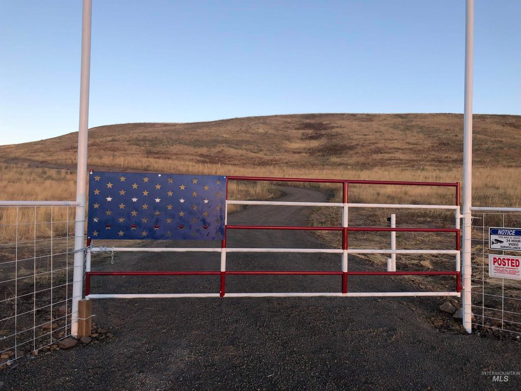 Photo of 2856 Farm To Market Road, Midvale, ID 83645 (MLS # 98979347)