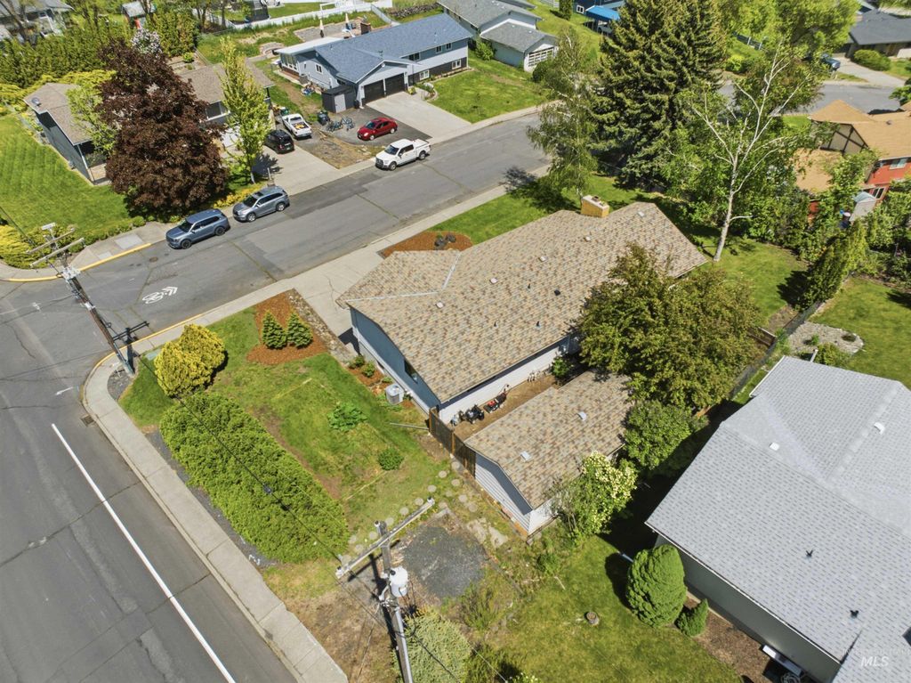 Photo of 1205 Ponderosa Drive, Moscow, ID 83843 (MLS # 98983530)