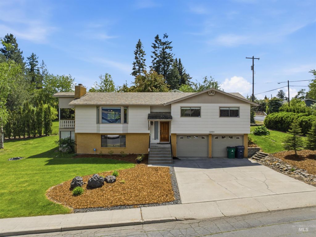 Photo of 1205 Ponderosa Drive, Moscow, ID 83843 (MLS # 98983530)