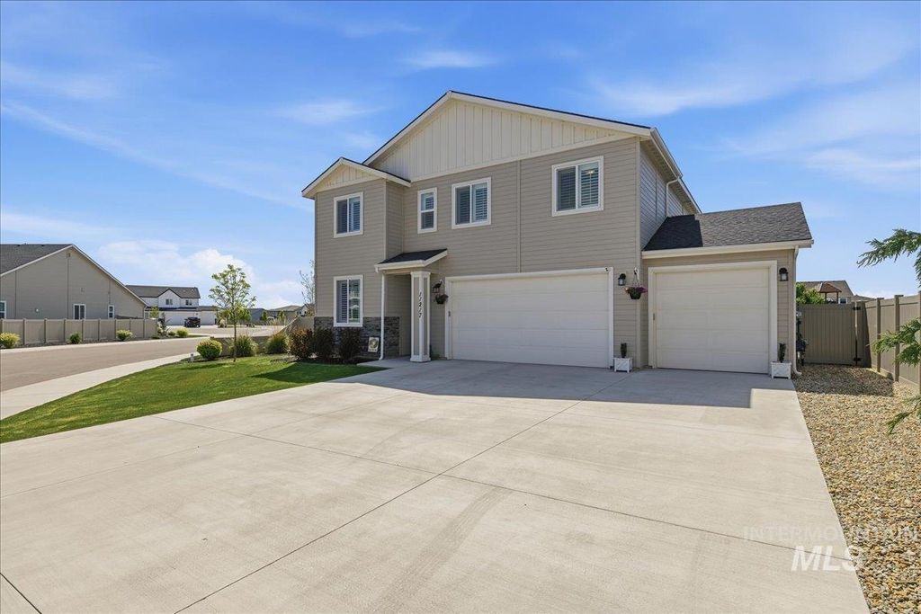 Photo of 11217 Aspen Hill Dr, Caldwell, ID 83605 (MLS # 98984775)