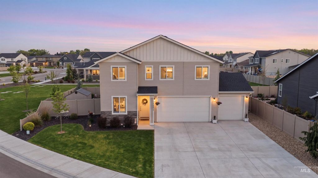 Photo of 11217 Aspen Hill Dr, Caldwell, ID 83605 (MLS # 98984775)