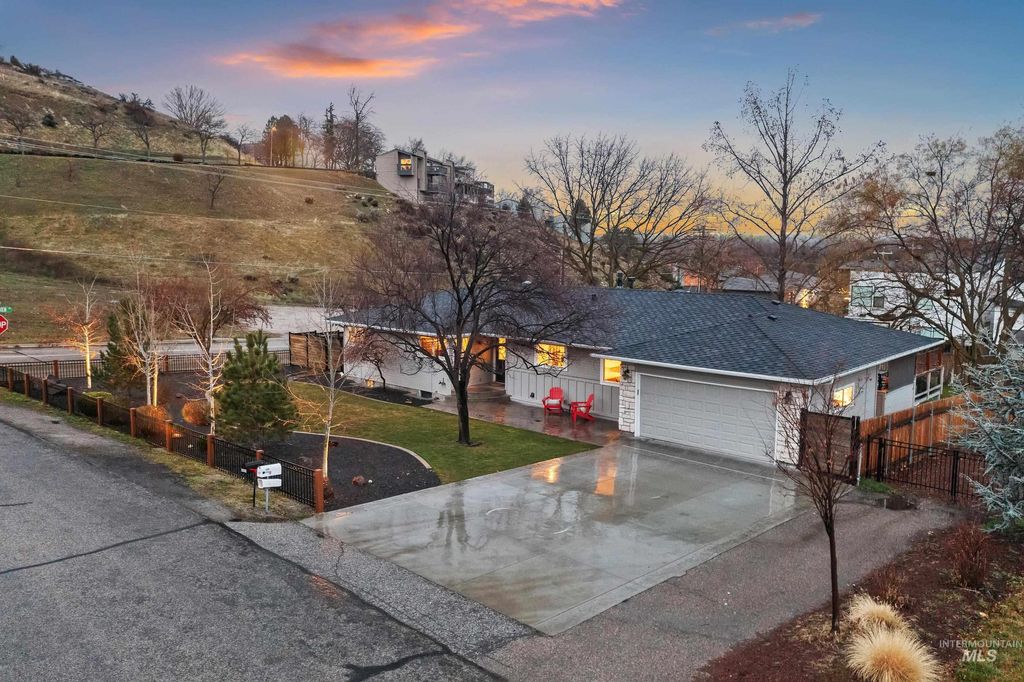 Photo of 4801 W. Hillside Ave, Boise, ID 83703 (MLS # 98976117)