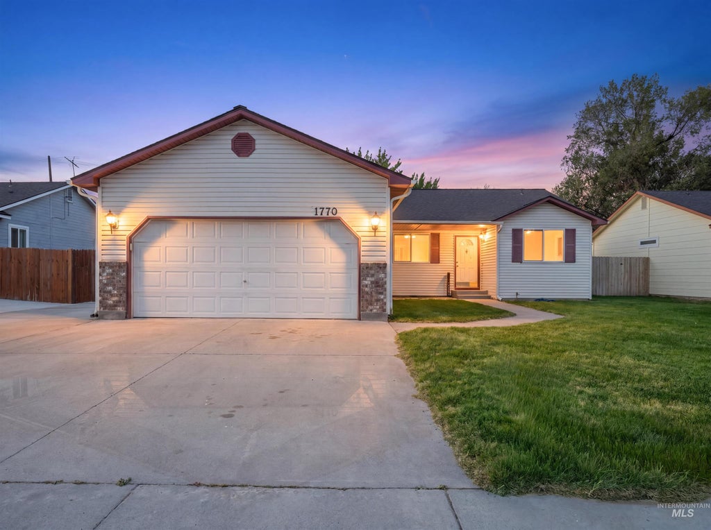 Photo of 1770 Peregrine Dr, Mountain Home, ID 83647 (MLS # 98991271)