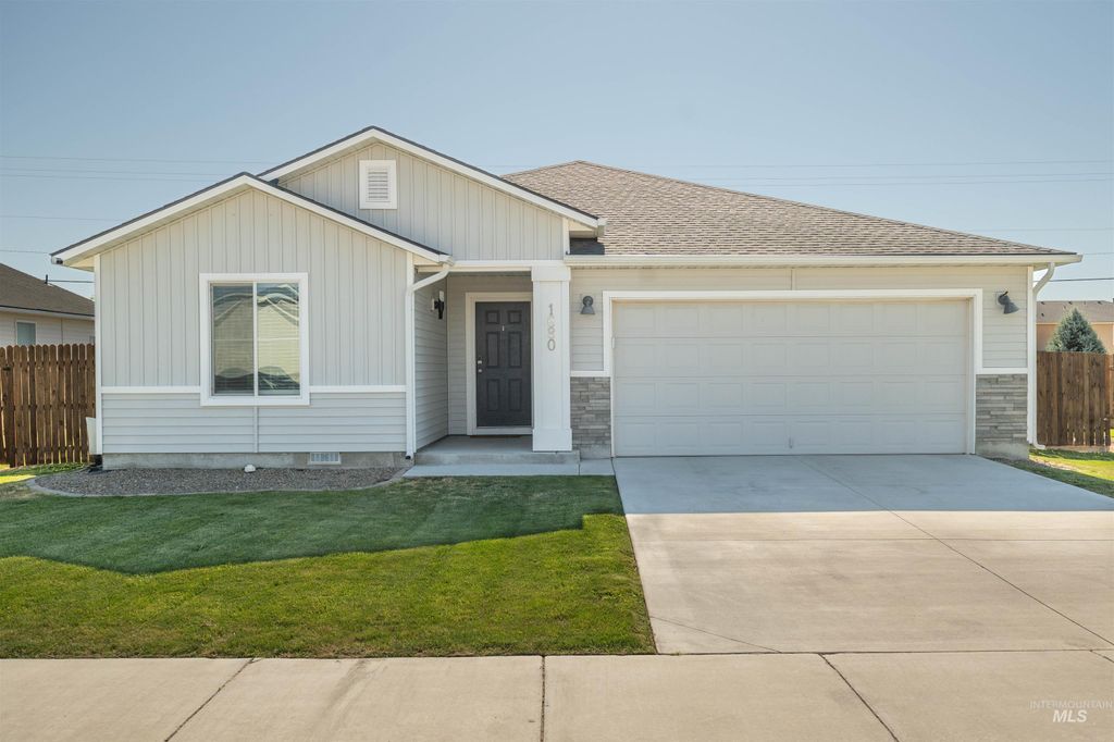 Photo of 1680 SW Levant Way, Mountain Home, ID 83647 (MLS # 98968811)