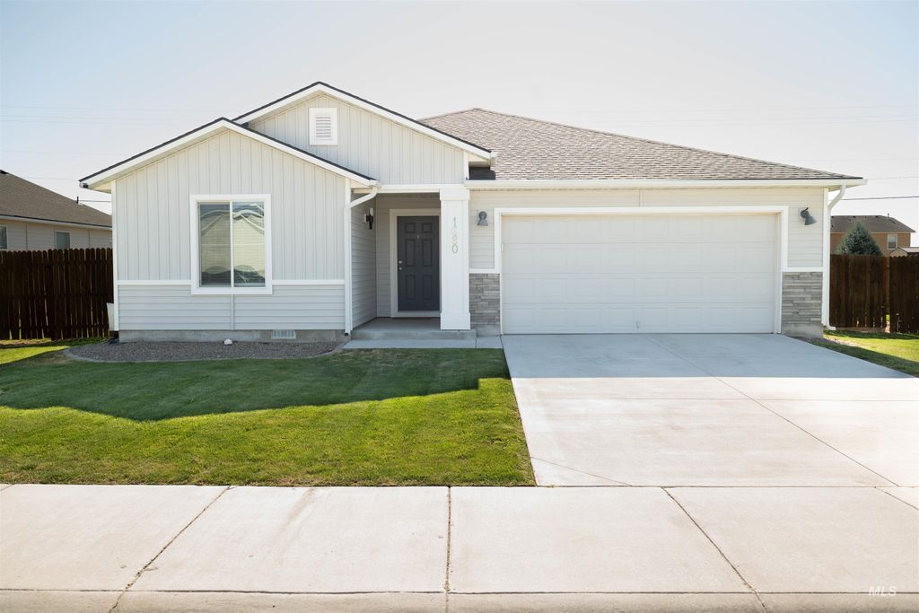 Photo of 1680 SW Levant Way, Mountain Home, ID 83647 (MLS # 98968811)