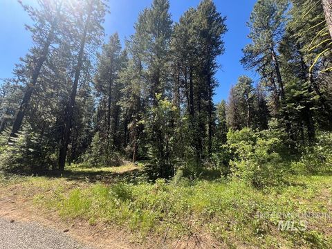 533 Henglow Dr. Cascade ID 83611