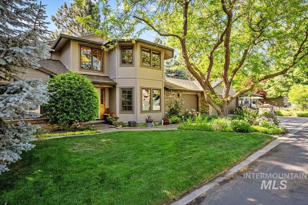 Photo of 704 N Nicklaus Ln, Eagle, ID 83616 (MLS # 98974603)