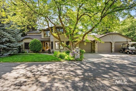 Photo of 704 N Nicklaus Ln, Eagle, ID 83616 (MLS # 98974603)