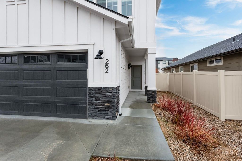 Photo of 262 S Riggs Spring, Meridian, ID 83642 (MLS # 98969280)