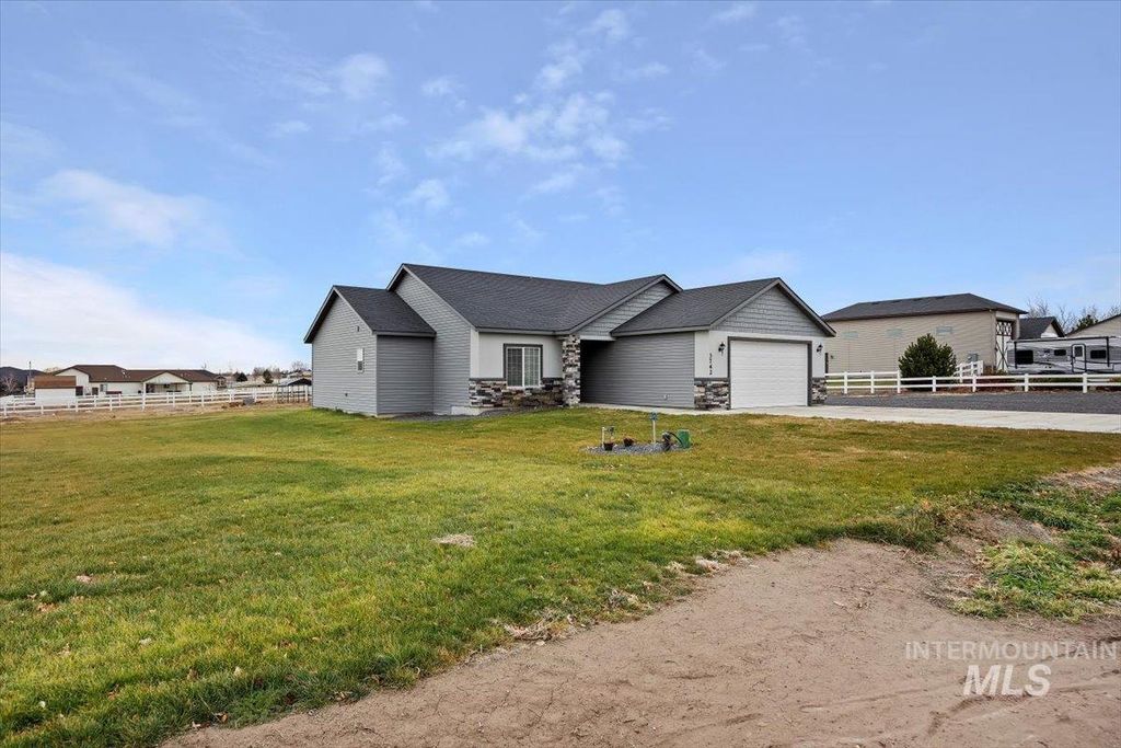 Photo of 3742 N 2481 E, Twin Falls, ID 83301 (MLS # 98932430)