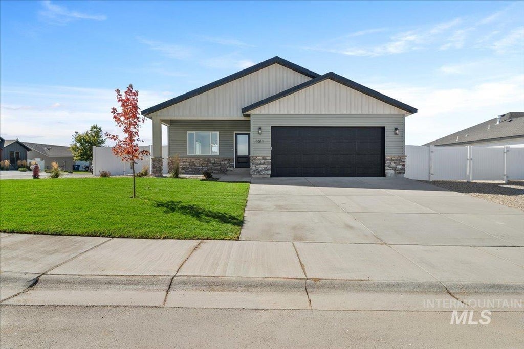 Photo of 1011 23rd Ave E AVE, Jerome, ID 83338 (MLS # 99000175)