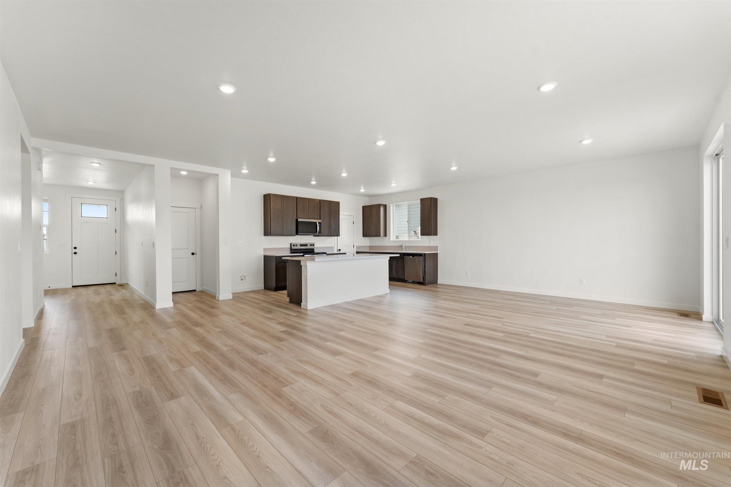 846 E Exploration Dr