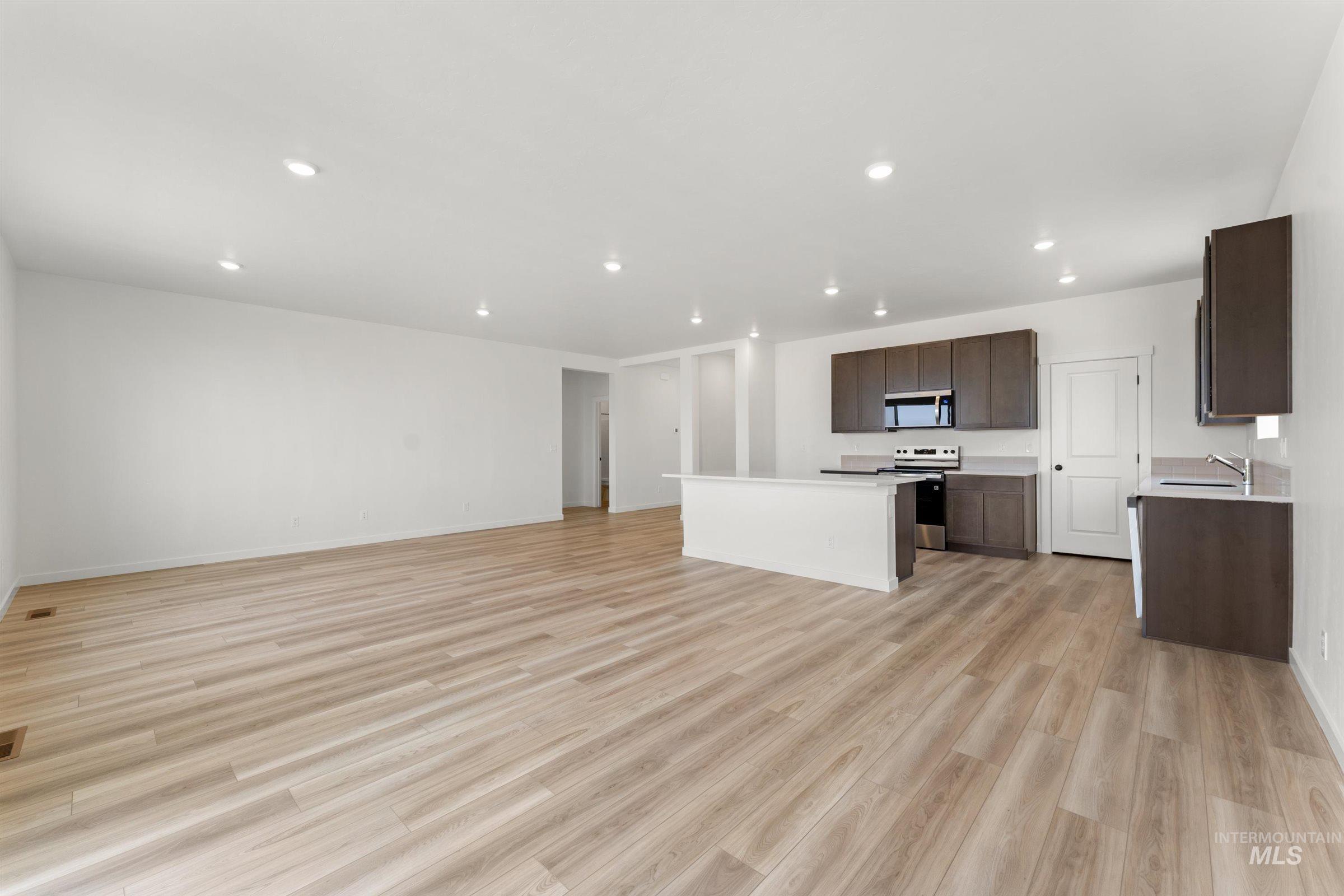 846 E Exploration Dr