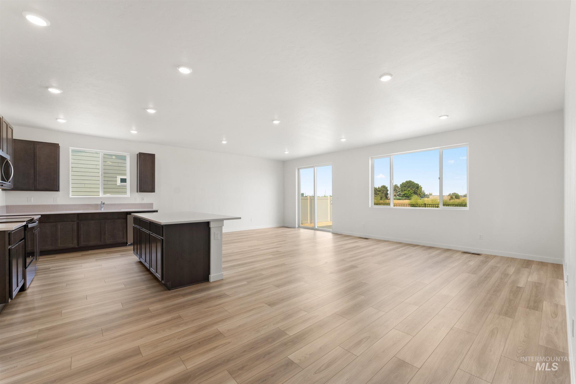 846 E Exploration Dr