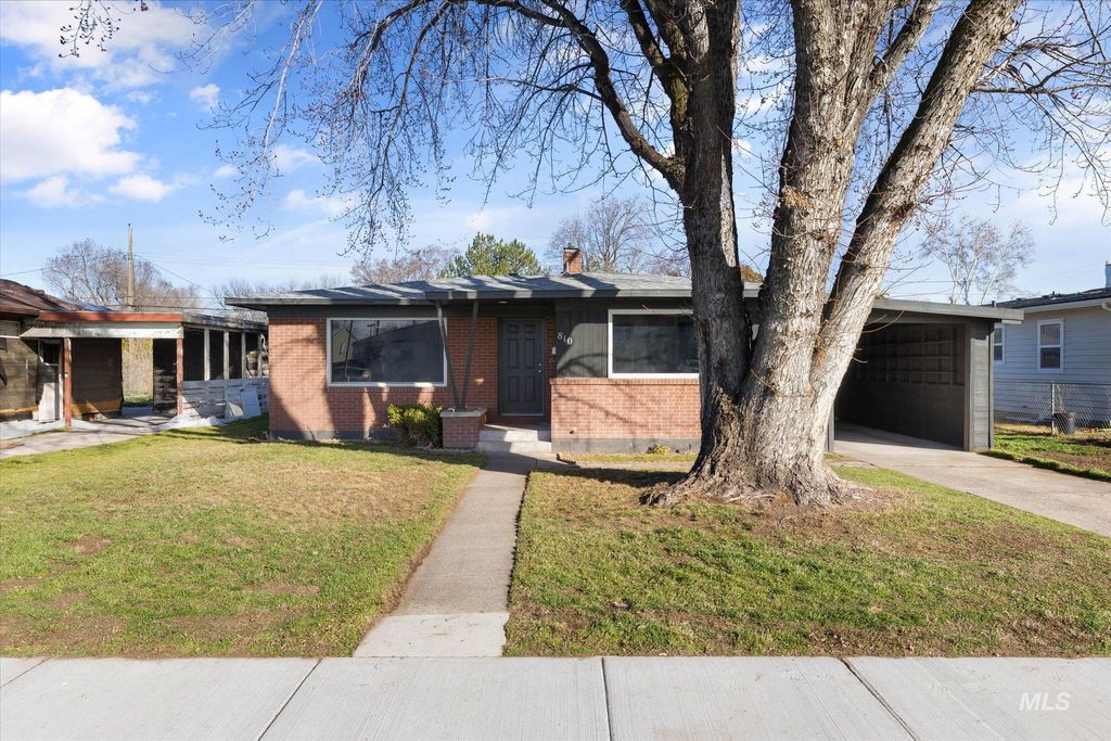 Photo of 810 N 6th E, Mountain Home, ID 83647 (MLS # 98977309)