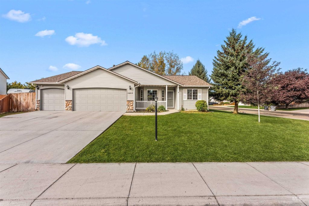 Photo of 1605 S Boundary St, Nampa, ID 83686 (MLS # 98963736)