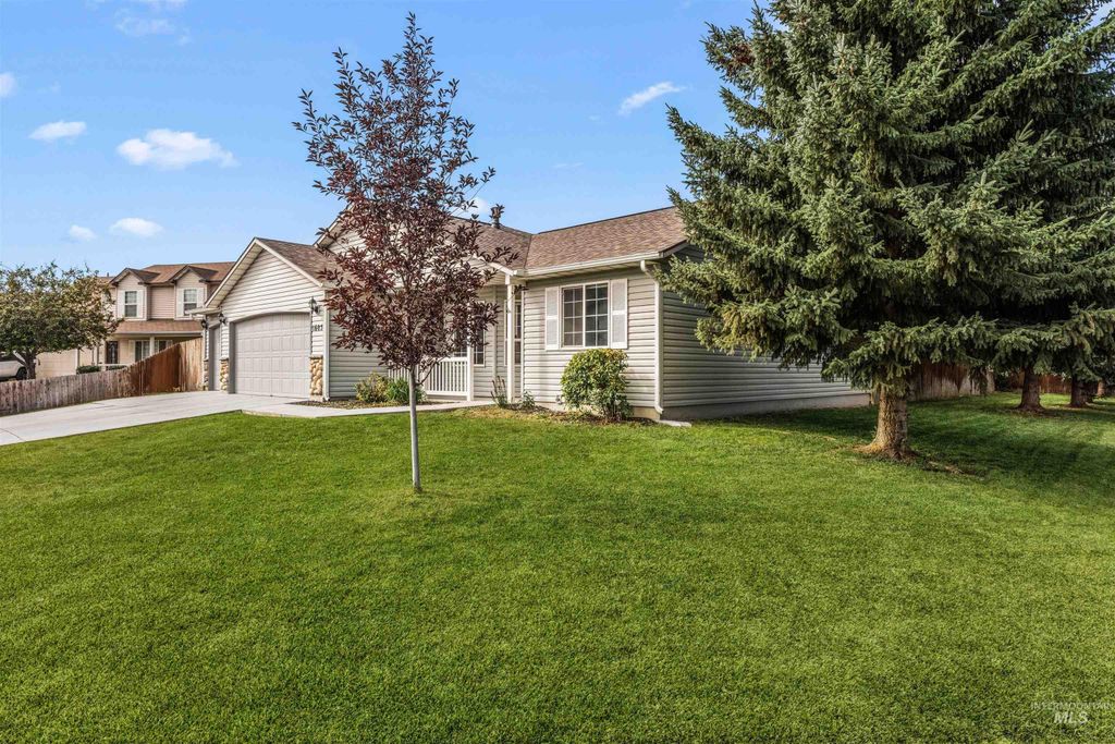 Photo of 1605 S Boundary St, Nampa, ID 83686 (MLS # 98963736)