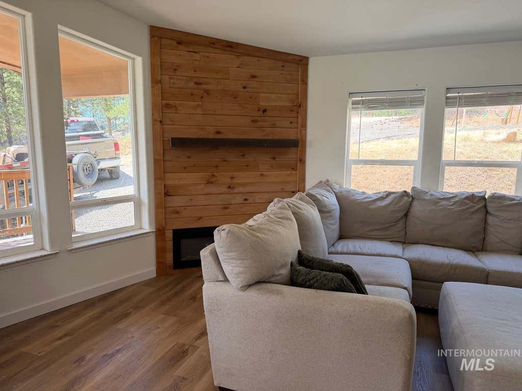 Photo of 1224 Woodside Rd, Cascade, ID 83611 (MLS # 98992752)