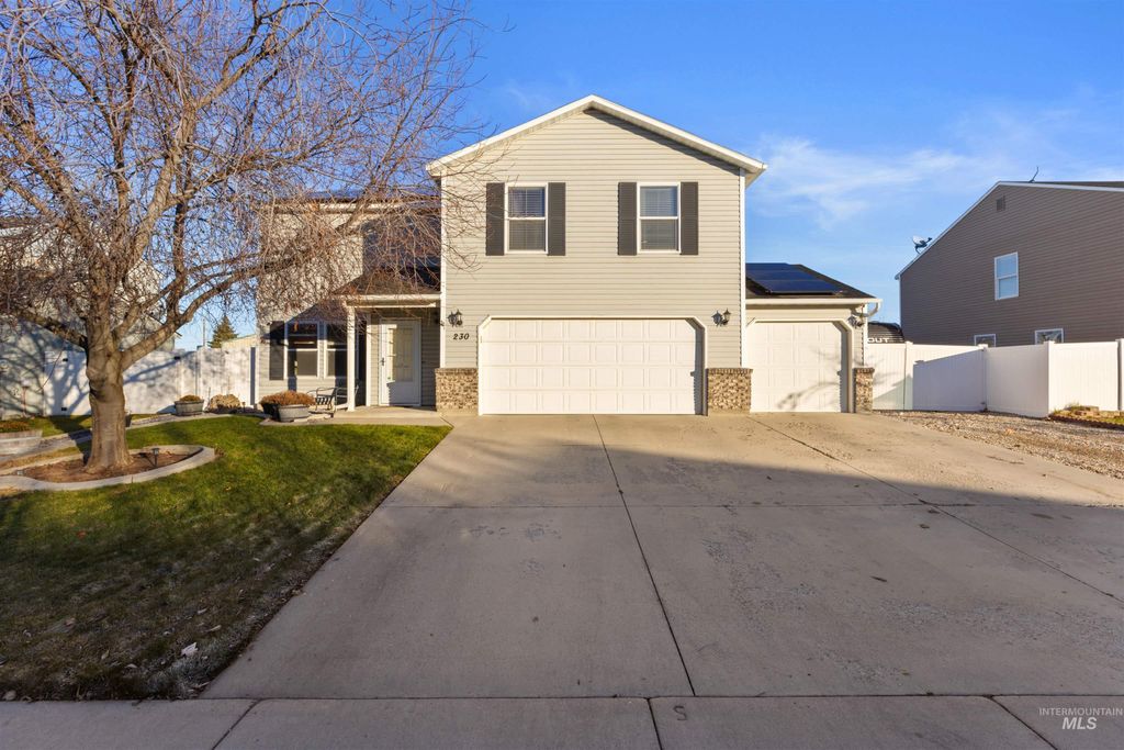 Photo of 230 E Poplin St, Kuna, ID 83634 (MLS # 98969142)