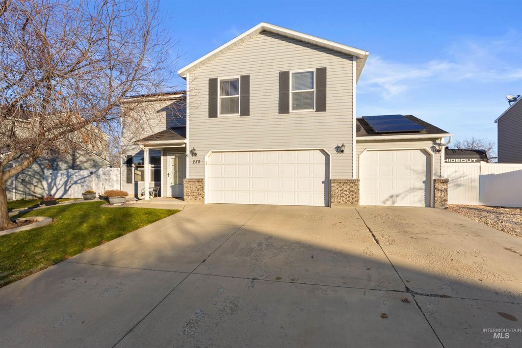 Photo of 230 E Poplin St, Kuna, ID 83634 (MLS # 98969142)