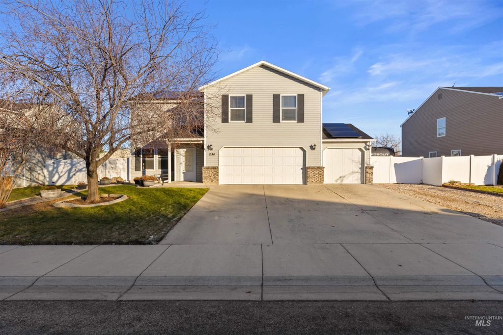 Photo of 230 E Poplin St, Kuna, ID 83634 (MLS # 98969142)