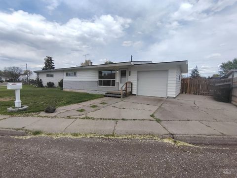 Photo of 1150 N 9th E, Mountain Home, ID 83647 (MLS # 98984627)