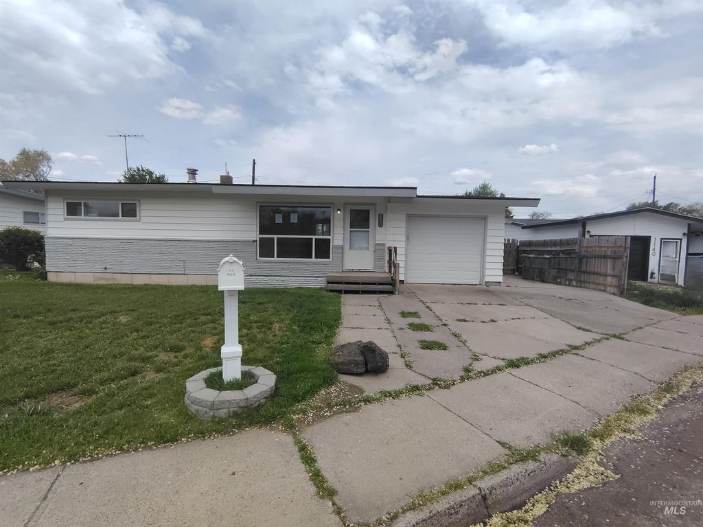 Photo of 1150 N 9th E, Mountain Home, ID 83647 (MLS # 98984627)