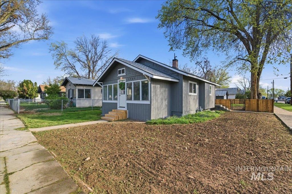 Photo of 1721 Blaine St, Caldwell, ID 83605 (MLS # 98981458)