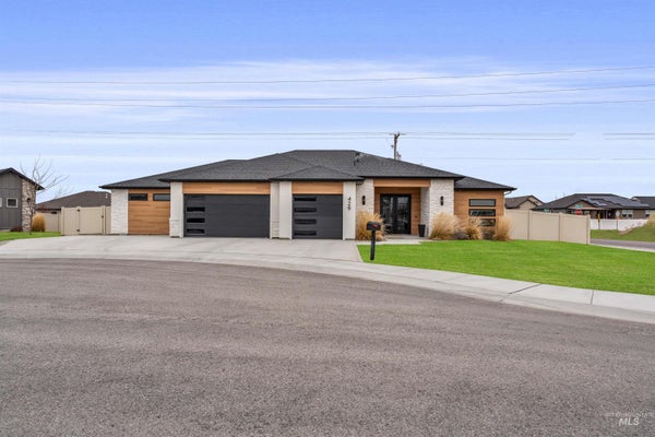 429 MEADOWVIEW LN N, TWIN FALLS, ID 83301 - Image 942d9c8cdc1043a0140b4e5287162bcd/2876949079