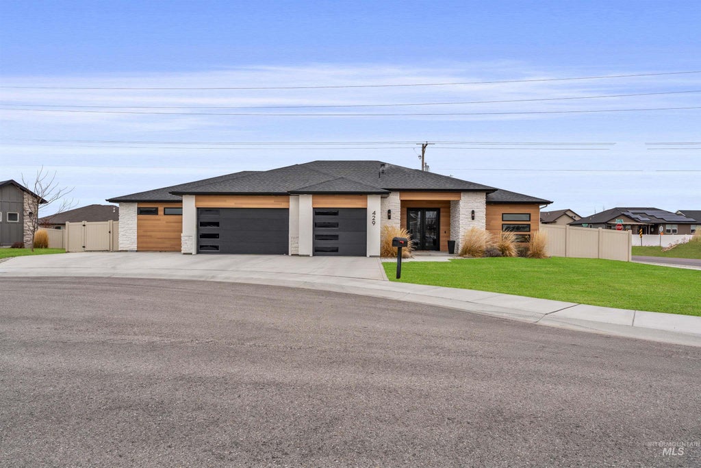 Photo of 429 Meadowview Ln. N LN, Twin Falls, ID 83301 (MLS # 98999751)