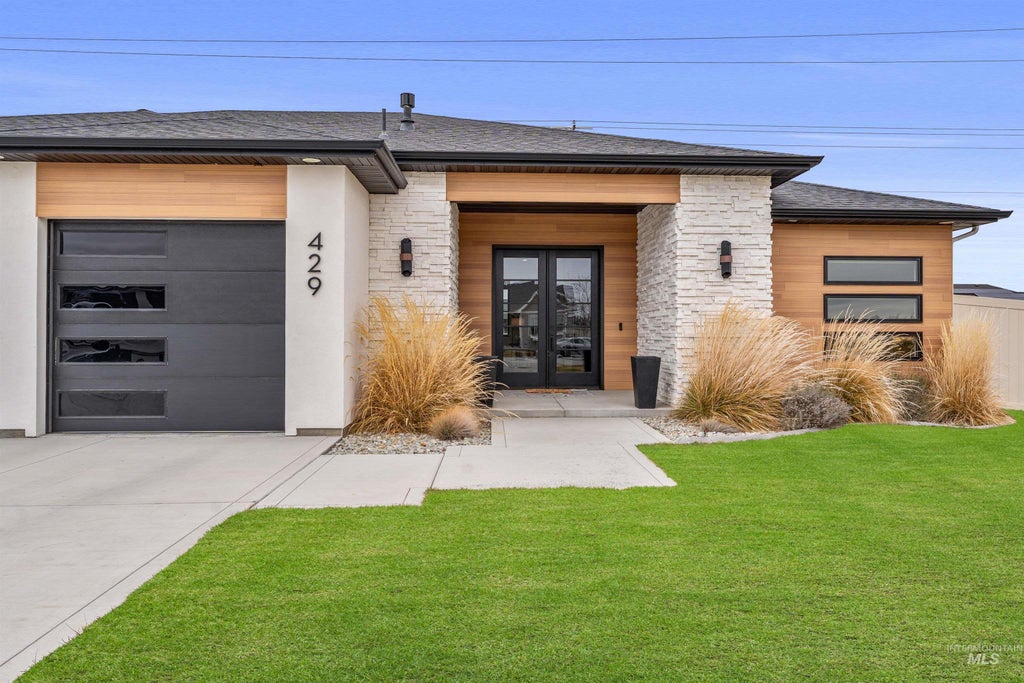 Photo of 429 Meadowview Ln. N LN, Twin Falls, ID 83301 (MLS # 98999751)