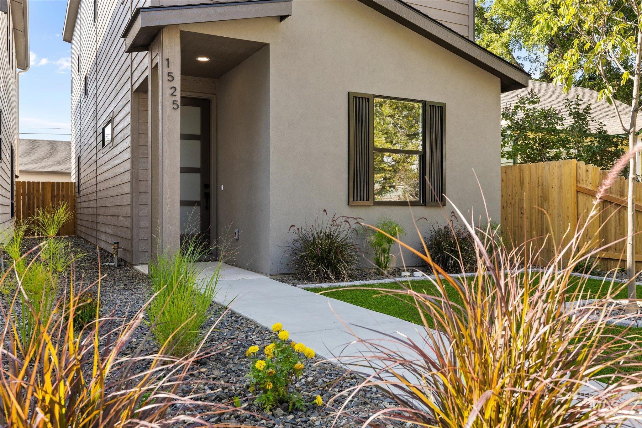 Doorway to property featuring stucco siding