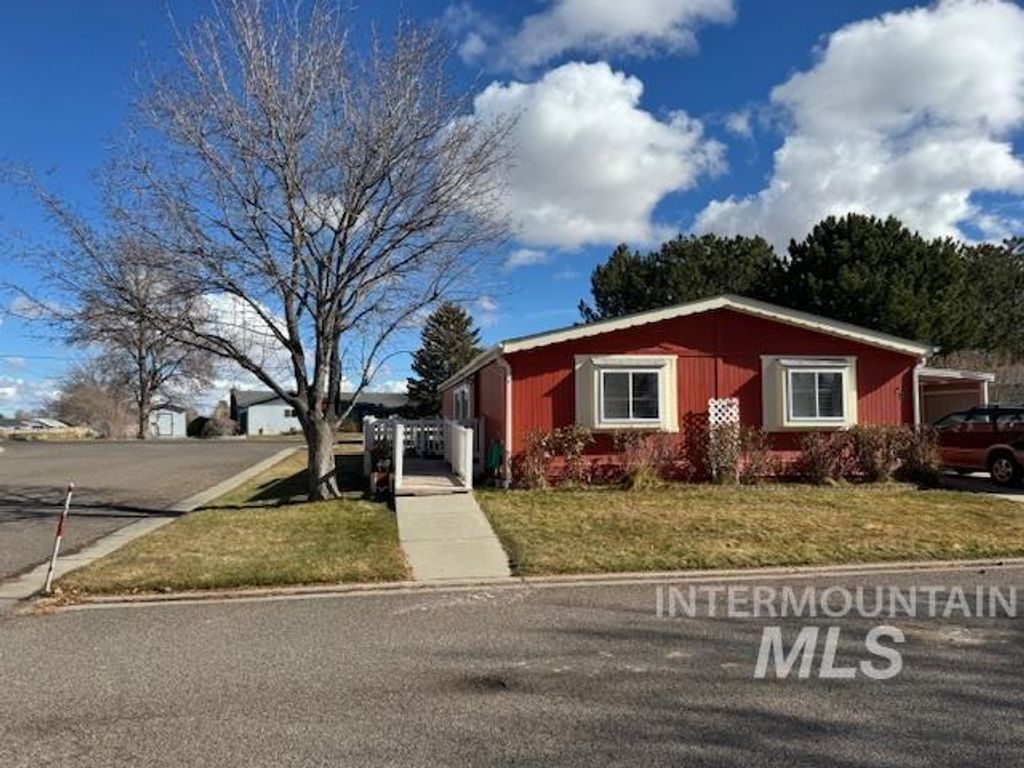 Photo of 910 Moonglo #49, Buhl, ID 83316 (MLS # 98974264)