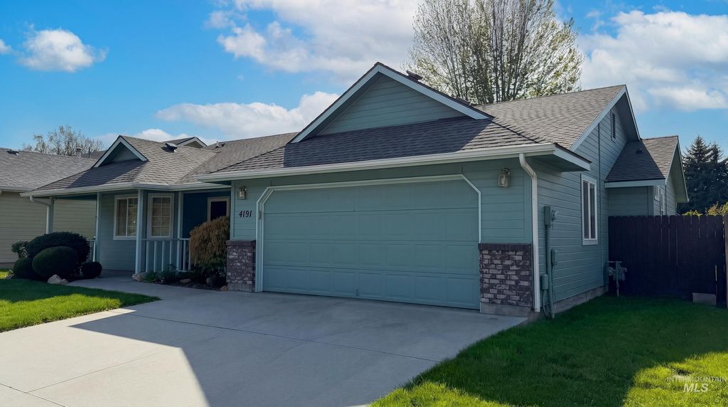 Photo of 4191 N Waterford Pl, Boise, ID 83703 (MLS # 98983962)