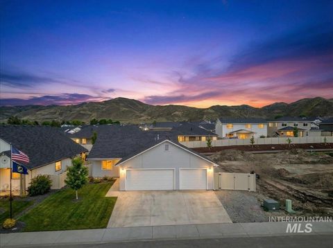 Photo of 1440 Castle Way, Emmett, ID 83617 (MLS # 98977516)