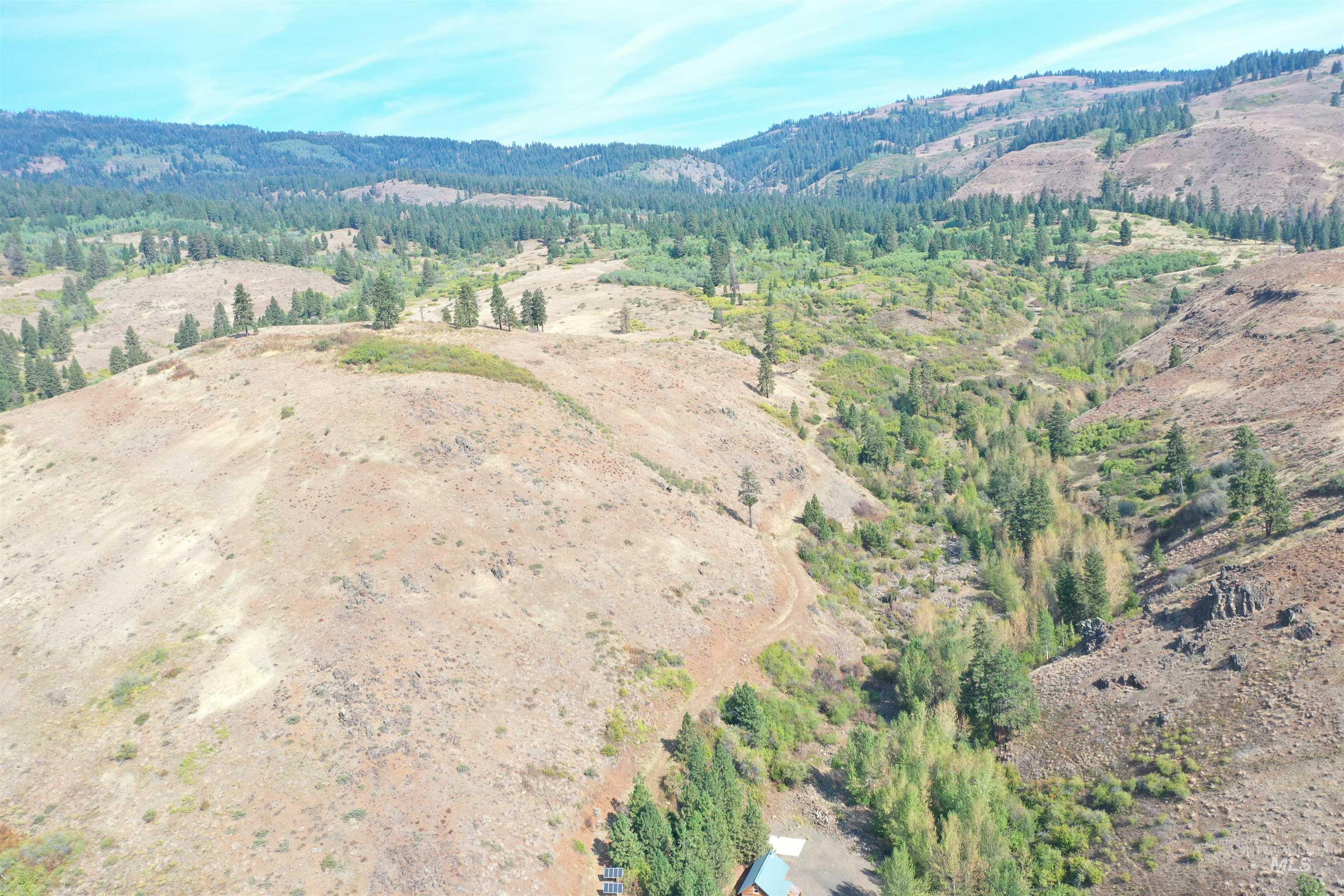 Aerial view of property's location with mountains