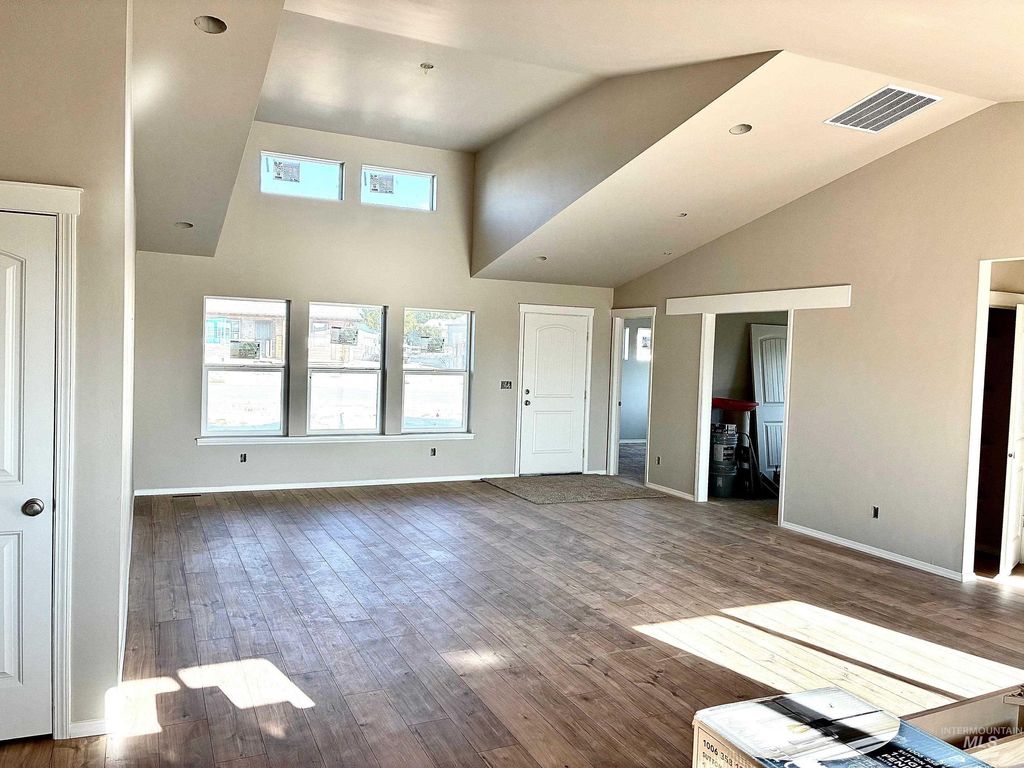 Photo of 940 Applewood Dr, Buhl, ID 83316 (MLS # 98961593)