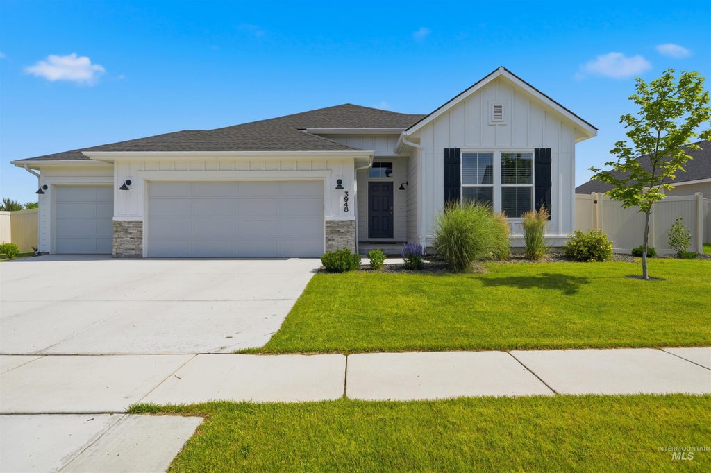 Photo of 3948 E Jamestown Drive, Nampa, ID 83686 (MLS # 98989094)