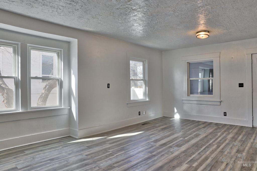 Photo of 220 17th Ave S Ave, Nampa, ID 83651 (MLS # 98975426)