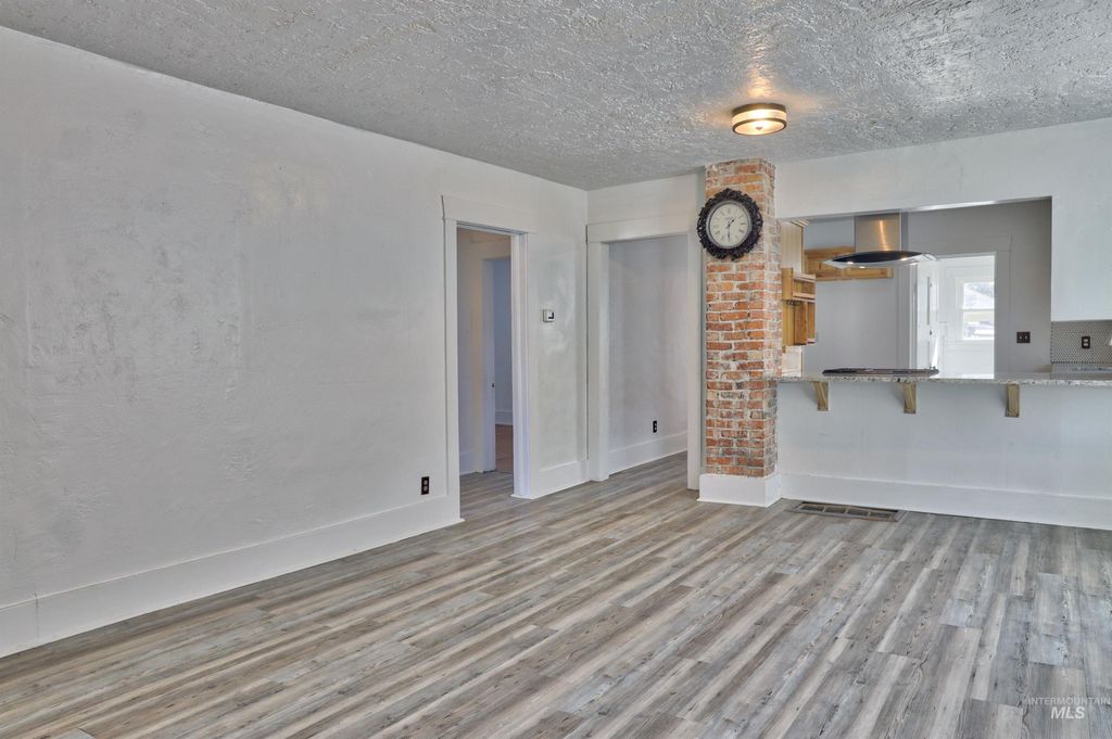 Photo of 220 17th Ave S Ave, Nampa, ID 83651 (MLS # 98975426)